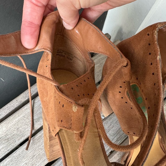 Fig and Ivy brown block heel pumps with ankle lace ups - Picture 6 of 7